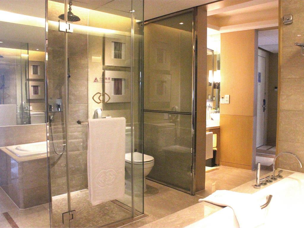 King Room Mobility Access or Non-Smoking